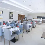 Western Premier Karsiyaka Convention & מלון 5*