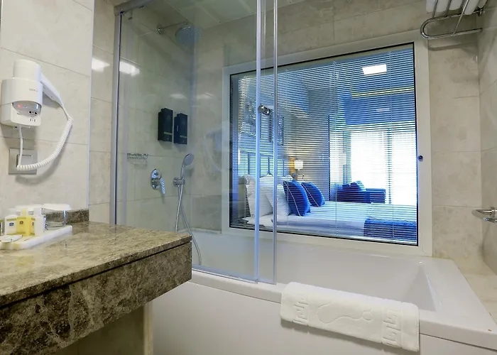 מלון Western Premier Karsiyaka Convention & 5*